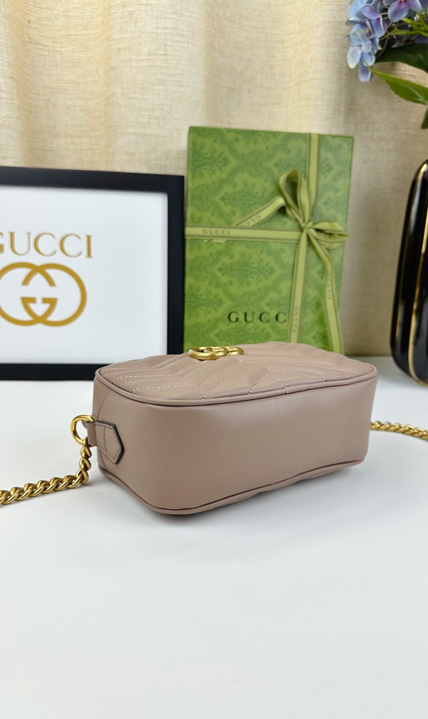 激安グッチバッグコピー着用イメージ